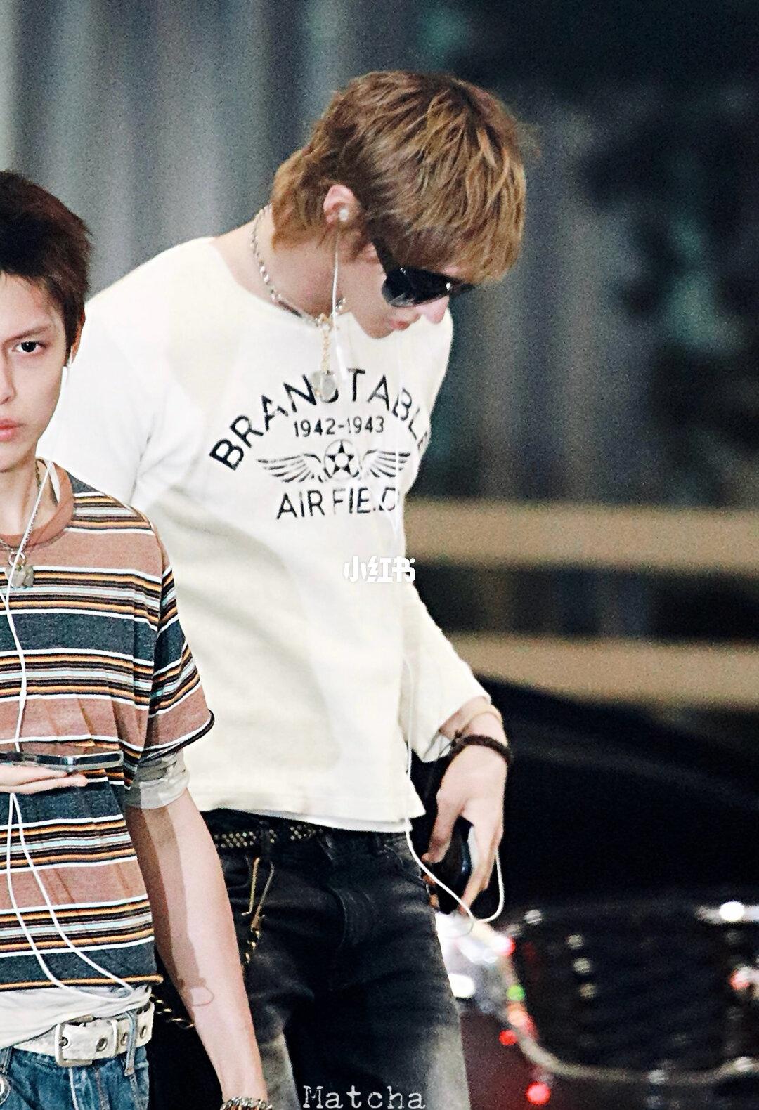 机场即秀场
朴宇宙你继续 英摇小卷毛我们喜欢你！bh你真的捡到宝了知道吗..这个