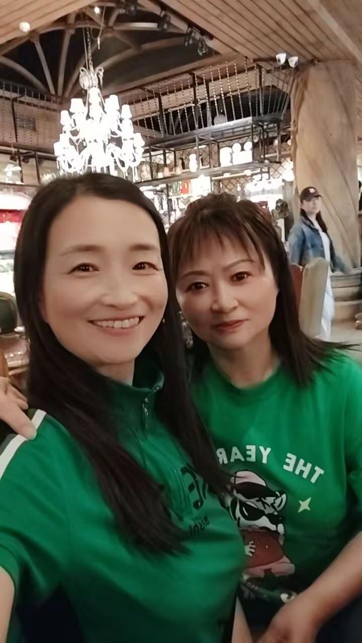 我亲爱的姐姐呦！善良，自信又美丽！爱你呦！