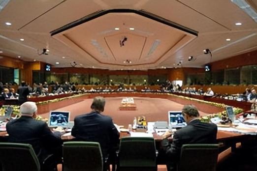 欧盟现在连俄乌谈判桌都挤不进去，居然敢对中国台海问题指手画脚，还甩出三条“不许”