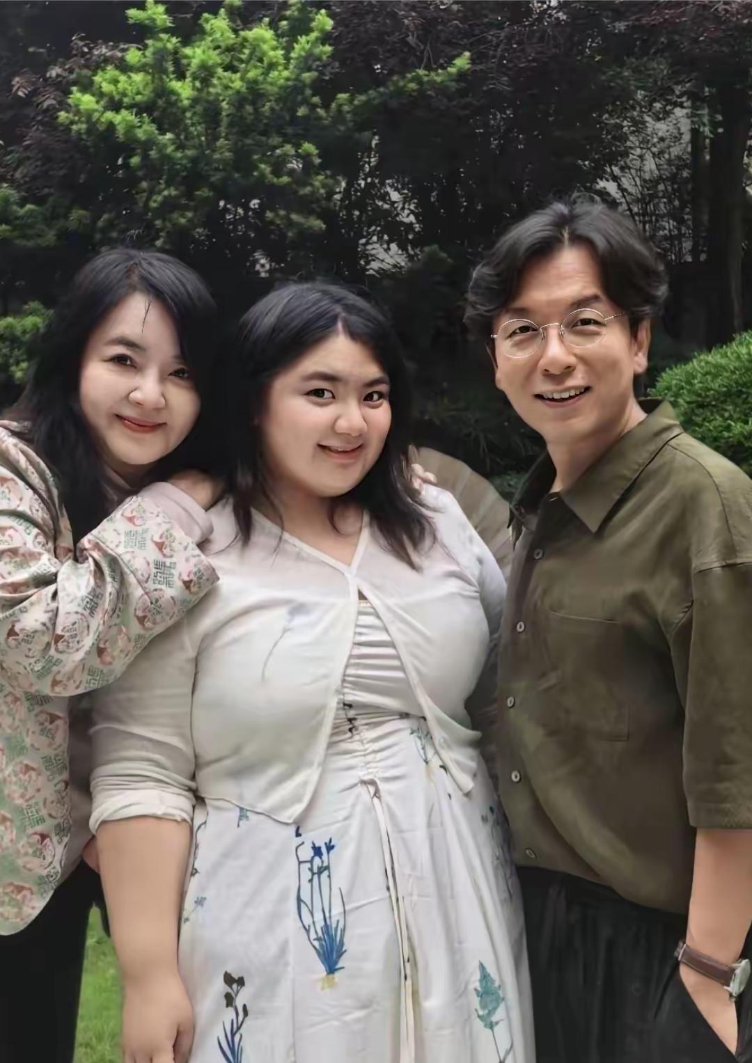 胡慧中女儿，虽然身材胖了些，但美貌遗传了妈妈，还是很漂亮的。