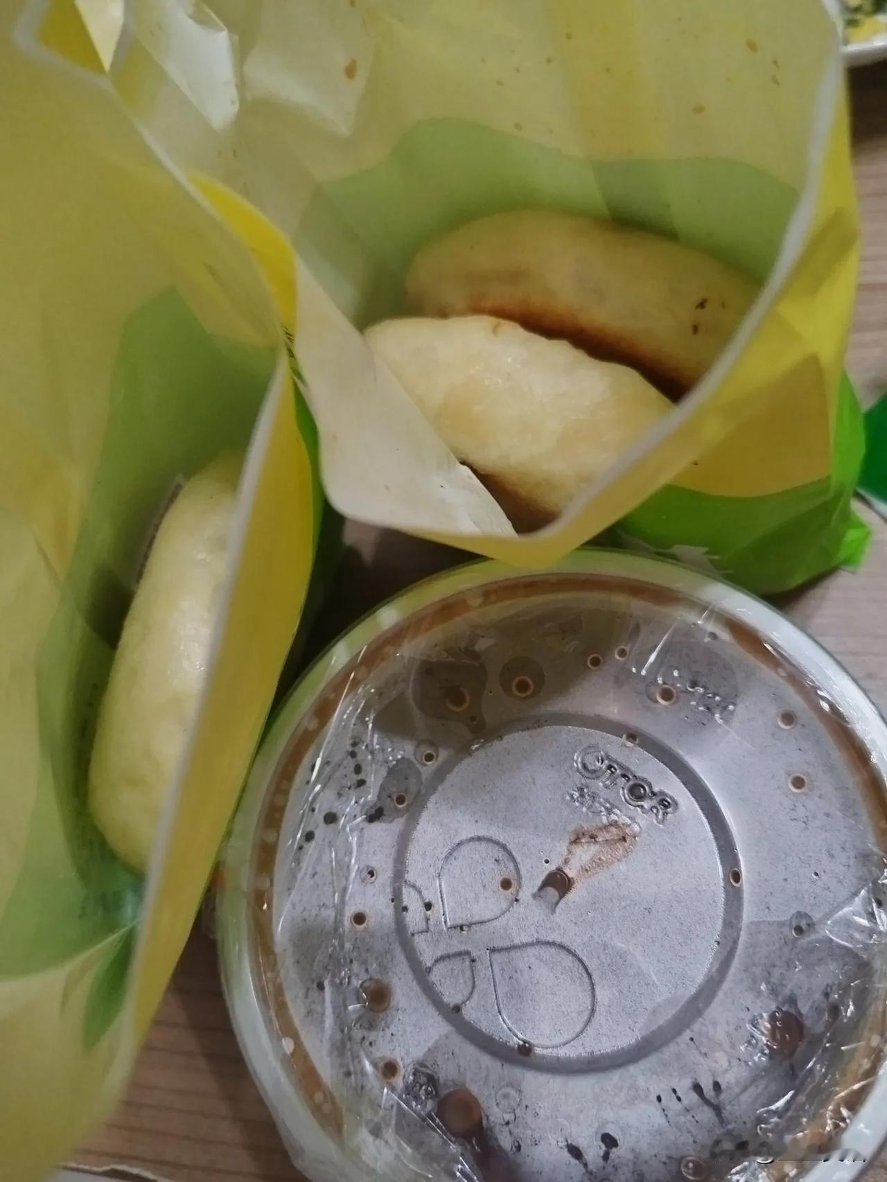这消费，好似回到刚来青岛的时候。

最近，天气太热不想做早餐了，就叫外卖吧。两个