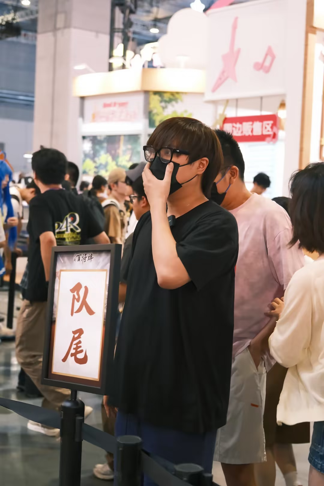 前两天bw现场，lbw现身支持自己宣传的游戏三国百将牌，这是要复出的节奏吗？ 