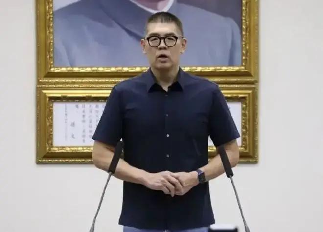 中国国民党前副主席连胜文在脸书发文说：
 
今早国民党全代会我在台上颁发主席当选