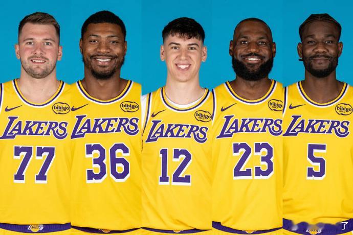 生日夜大战东部榜首！冲！首发如下：湖人：詹姆斯、拉拉维亚、艾顿、斯玛特、东契奇活