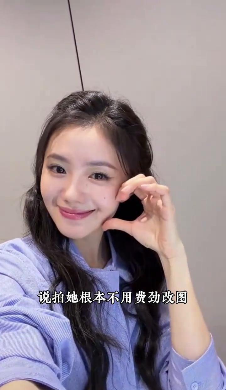 拍摄现场，他一句话让后期制作缩短70%周期。
王鹤棣在广告拍摄中要求原片直出。