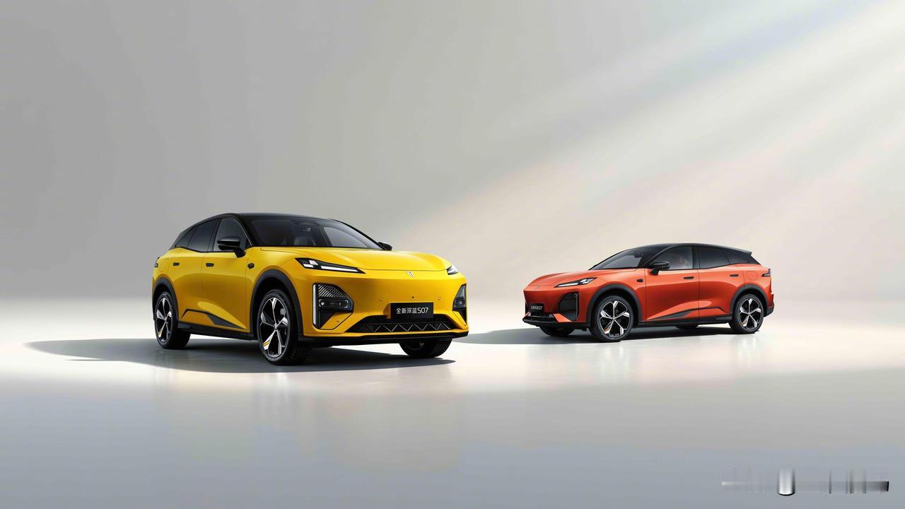 老周的通勤路曾是“早高峰渡劫记”，直到深蓝S07成了他的“神队友”。华为乾崑AD