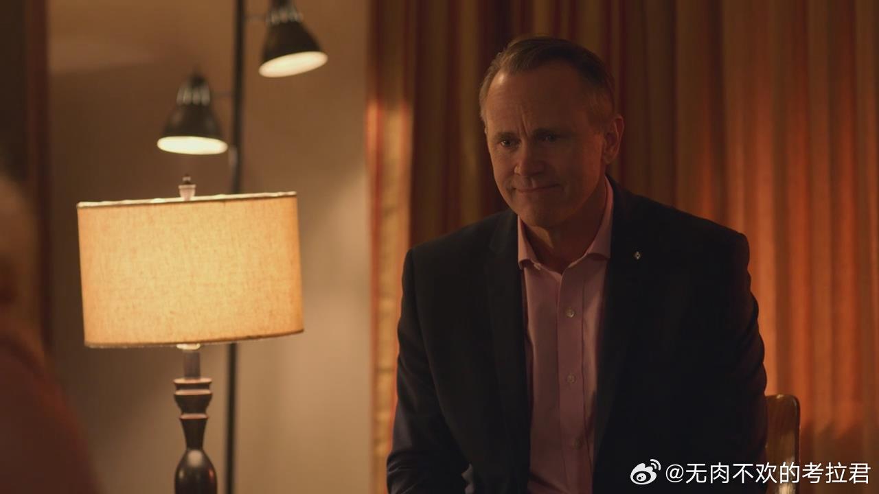 我刚发现，杰克莱恩第一季中，那个看着自己老婆和无人机飞行员搞的那个变态，是滚石记