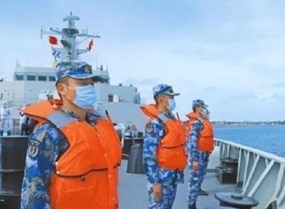 1997年6月25日，香港回归前夕，英国派出34艘战舰，驶到中国南海附近，在对峙