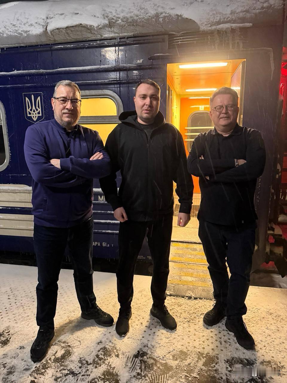 【乌克兰日内瓦谈判由布达诺夫领队】

2月16日，乌克兰总统办公厅主任布达诺夫在