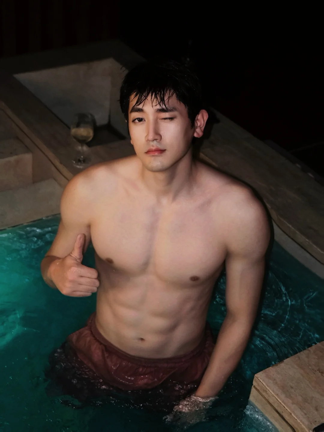 在泡汤 谈恋爱晚点再说？