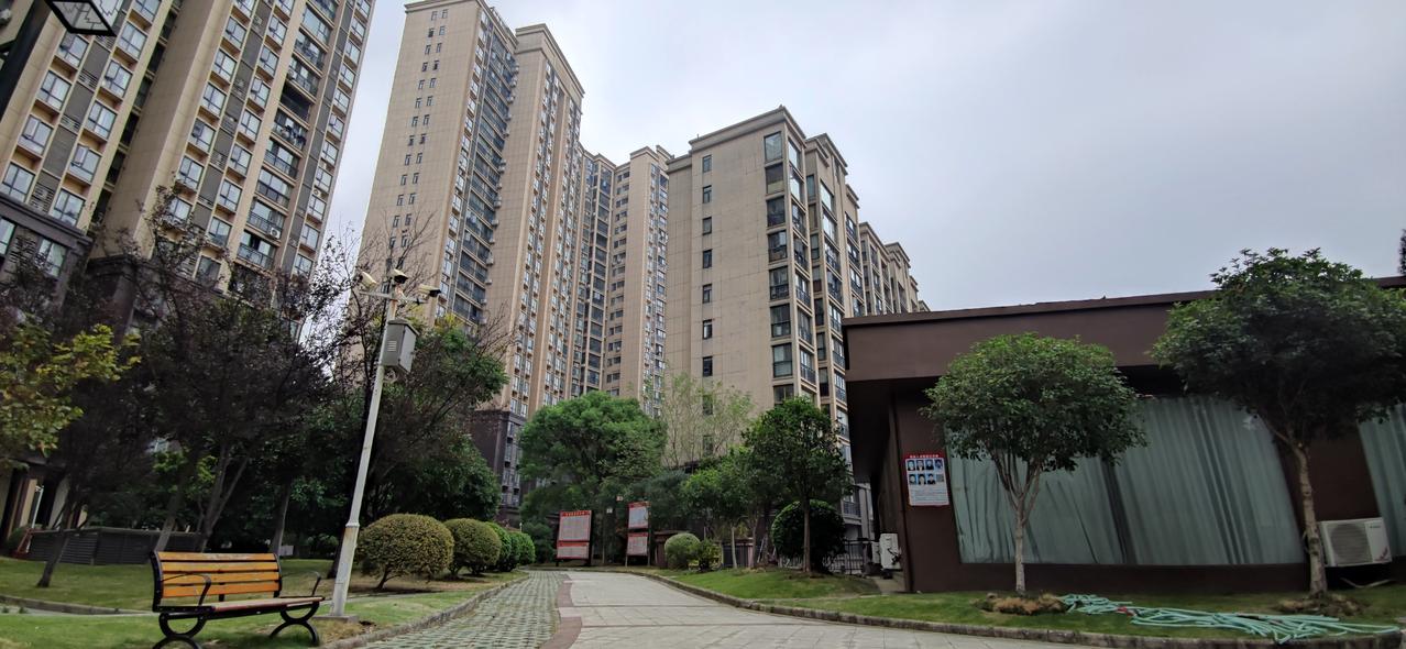 生活，可快，不可急；可慢，不可怠。留白，是最温柔的生活哲学，半满的状态里，藏着不