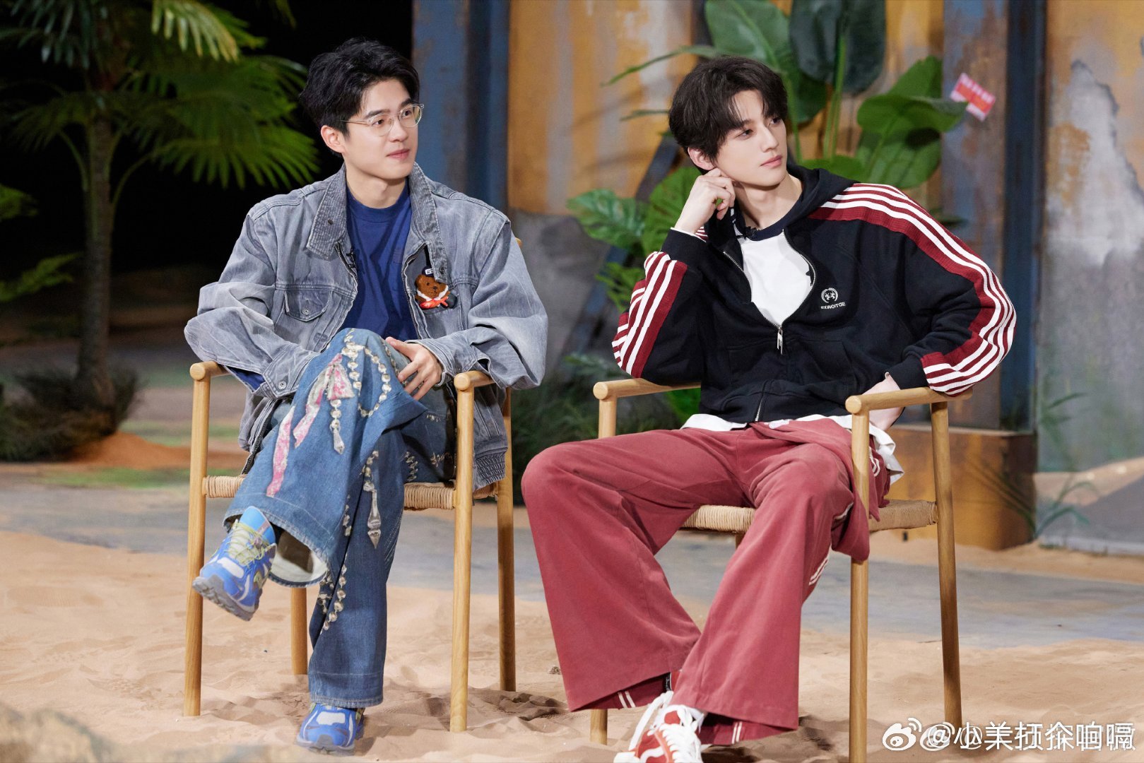 大侦探大侦探鲸鱼的回声甄小海倒下的地方，离大海不过百米，可真相却搁浅了。周三周四