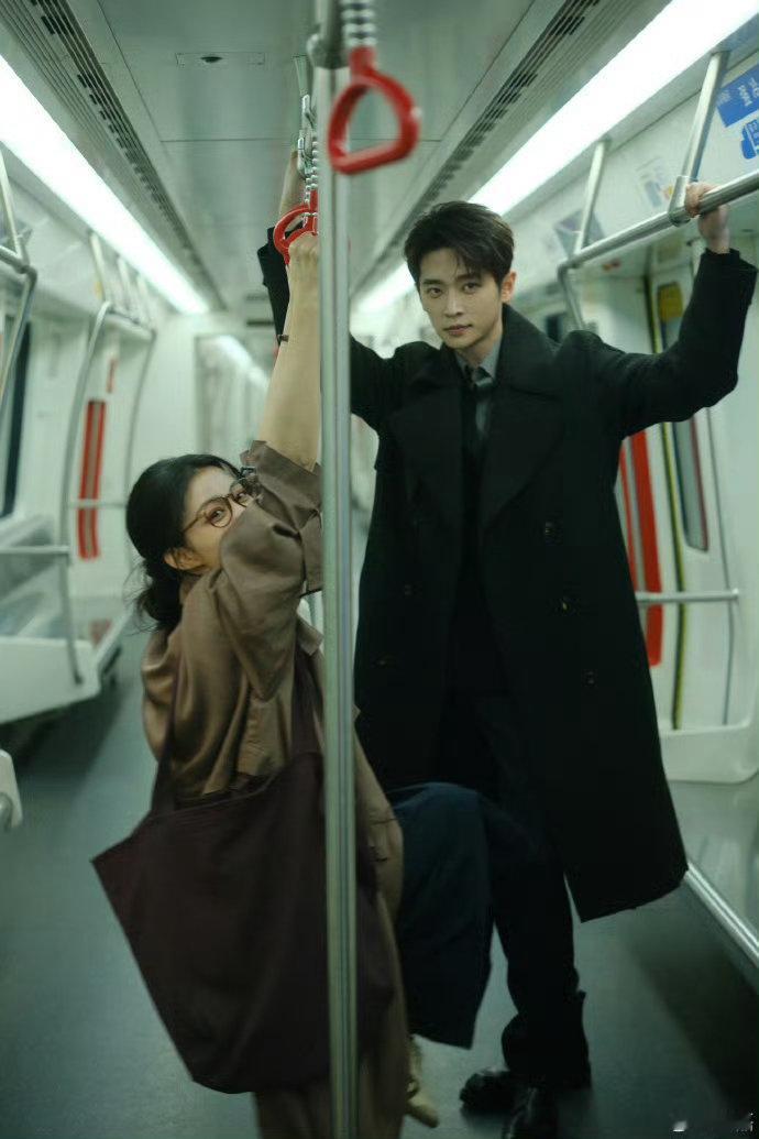 丞磊的117天32集800字 丞磊在《成何体统》熬了117天，32集演绎鲜活角色