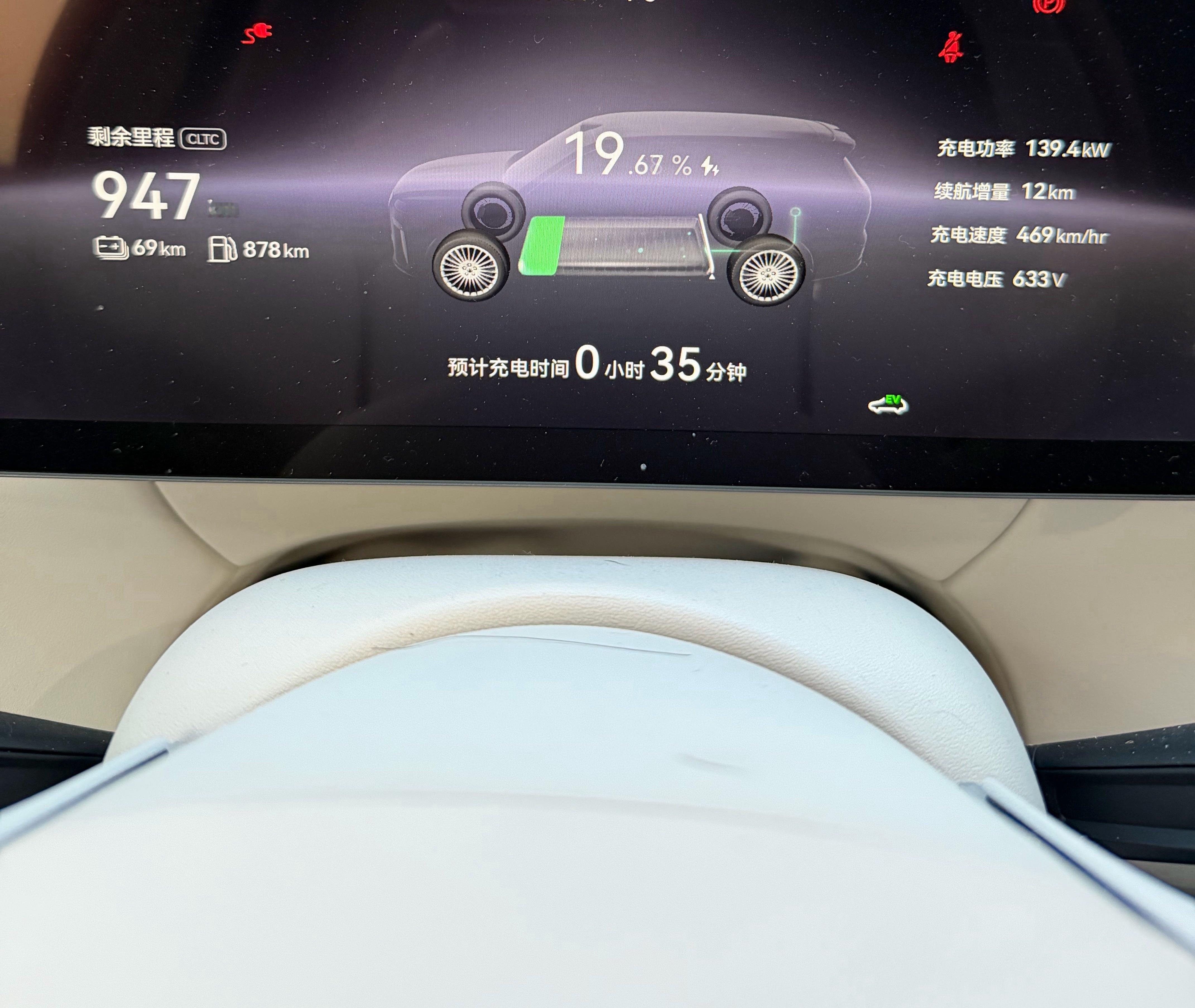 终于让泰山体验了一把理想的5C充电桩，原来高速上有些服务区的5C是可以给所有品牌