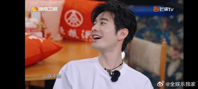 黄晓明[超话]黄晓明憋出内伤的一分钟中餐厅 听小玖唱给晓明哥的定制歌，全程高能！
