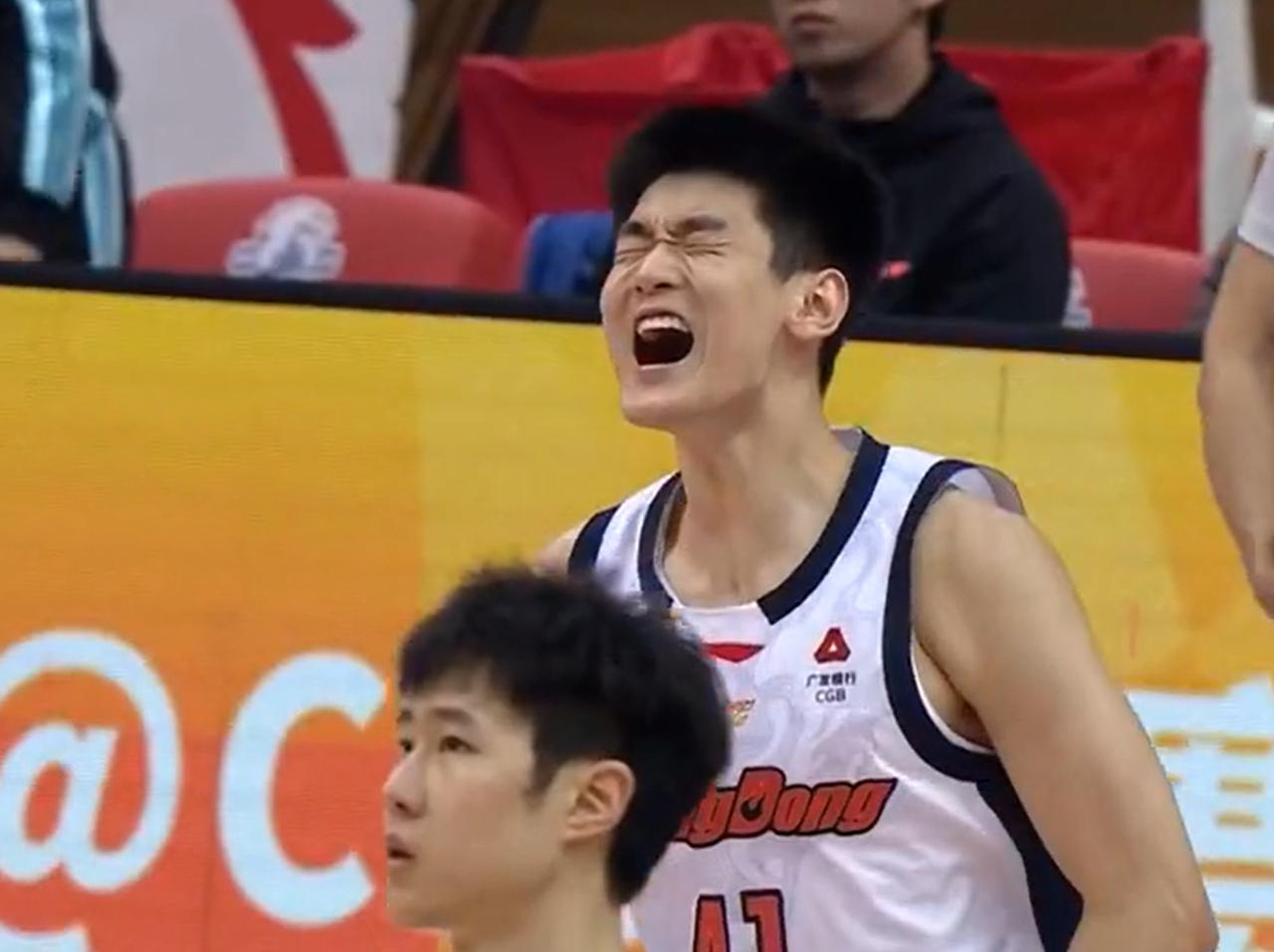 8中7，轰22分8板4助2帽，广东队18岁小将成为赢球奇兵！
CBA常规赛第36