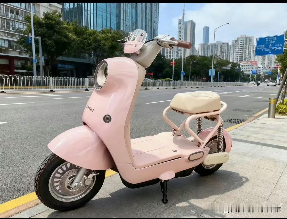 雅迪这次真的有点难受。

不是车造得不好，和故意要背锅，而是网友把热闹看大了。既