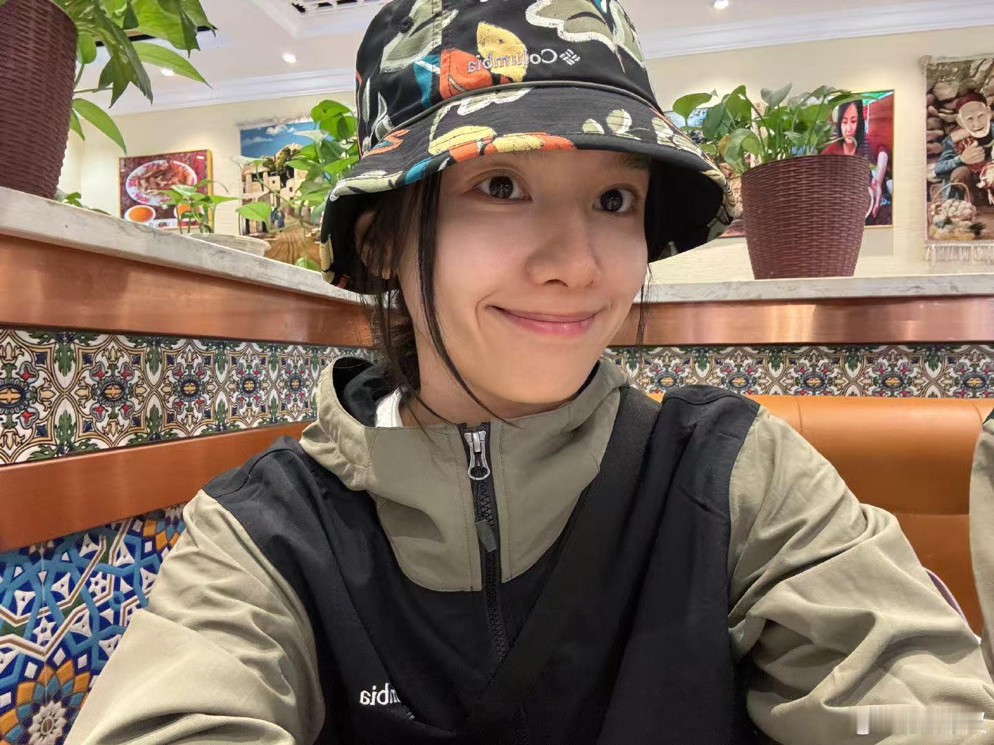 张婧仪喀什明信片张婧仪喀什九宫格张婧仪喀什明信片，好看，[鼓掌][鼓掌][鼓掌]