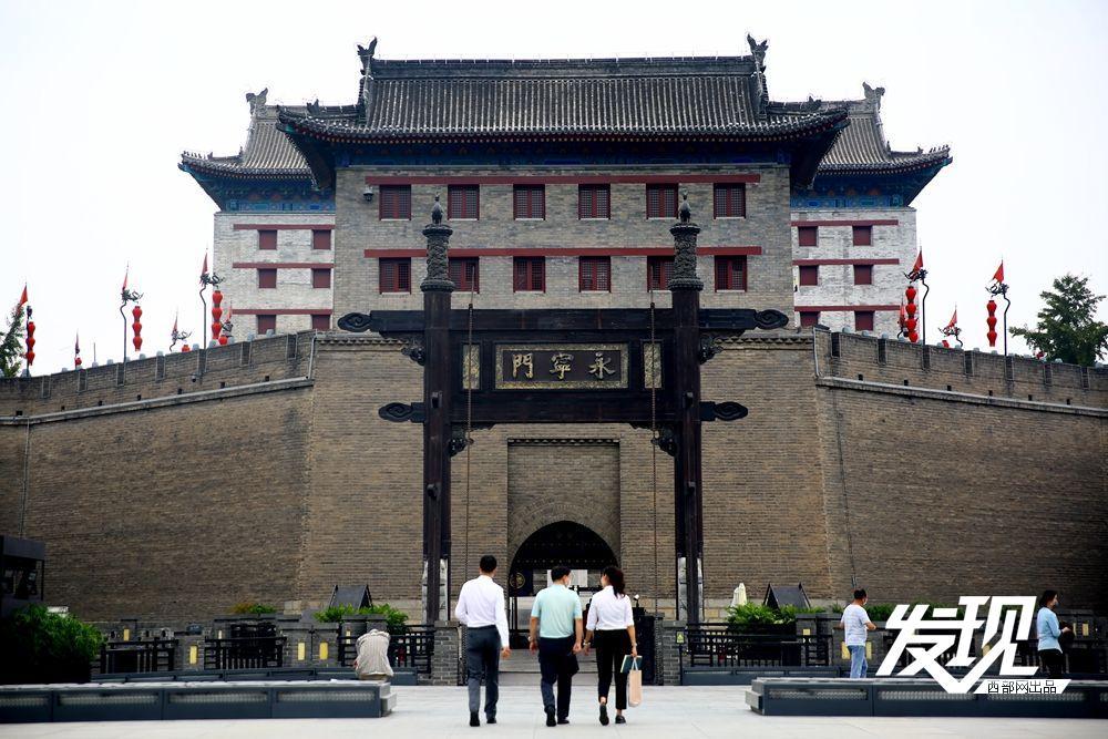 西安南门（永宁门）
 
南门=永宁门，是西安城墙正南门、最古老、保存最完整、地位