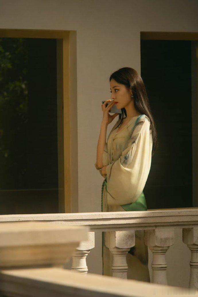 李雪琴 要不人家是迪丽热巴呢李雪琴这波接梗封神！“要不人家是迪丽热巴呢”，一句话