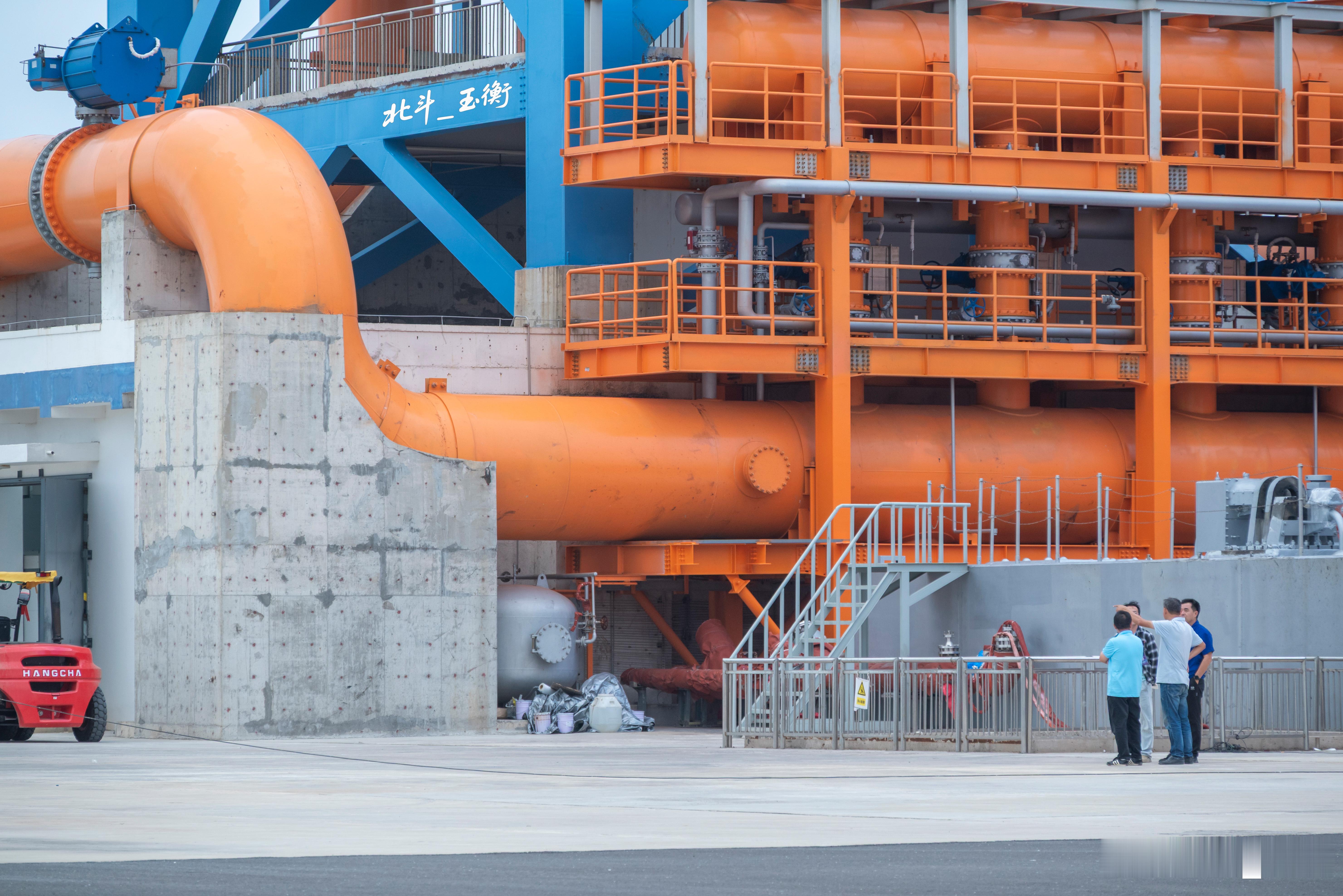 添加几个人对比一下 