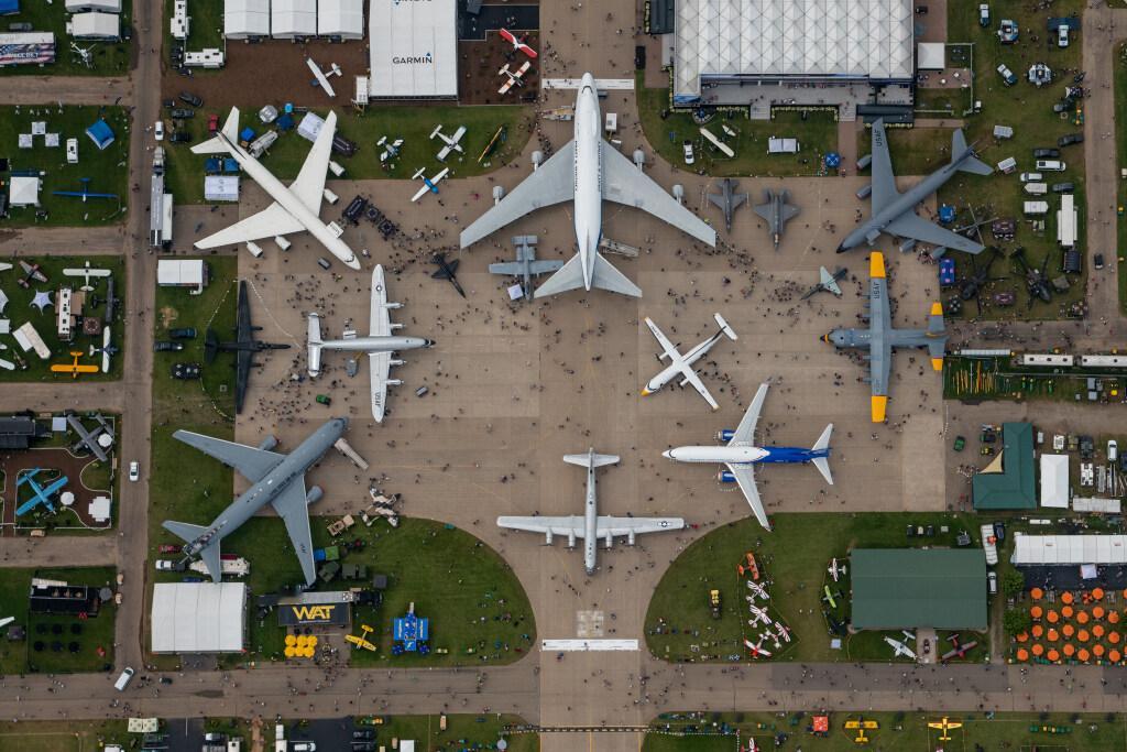 奥什克什航空节上的靓仔们 ​​​