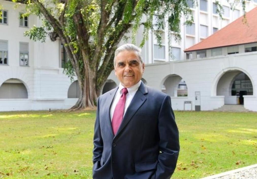 亚洲正在酿成“大祸”！新加坡外交家马凯硕警告，亚洲各国眼看西方打压中国却一声不吭