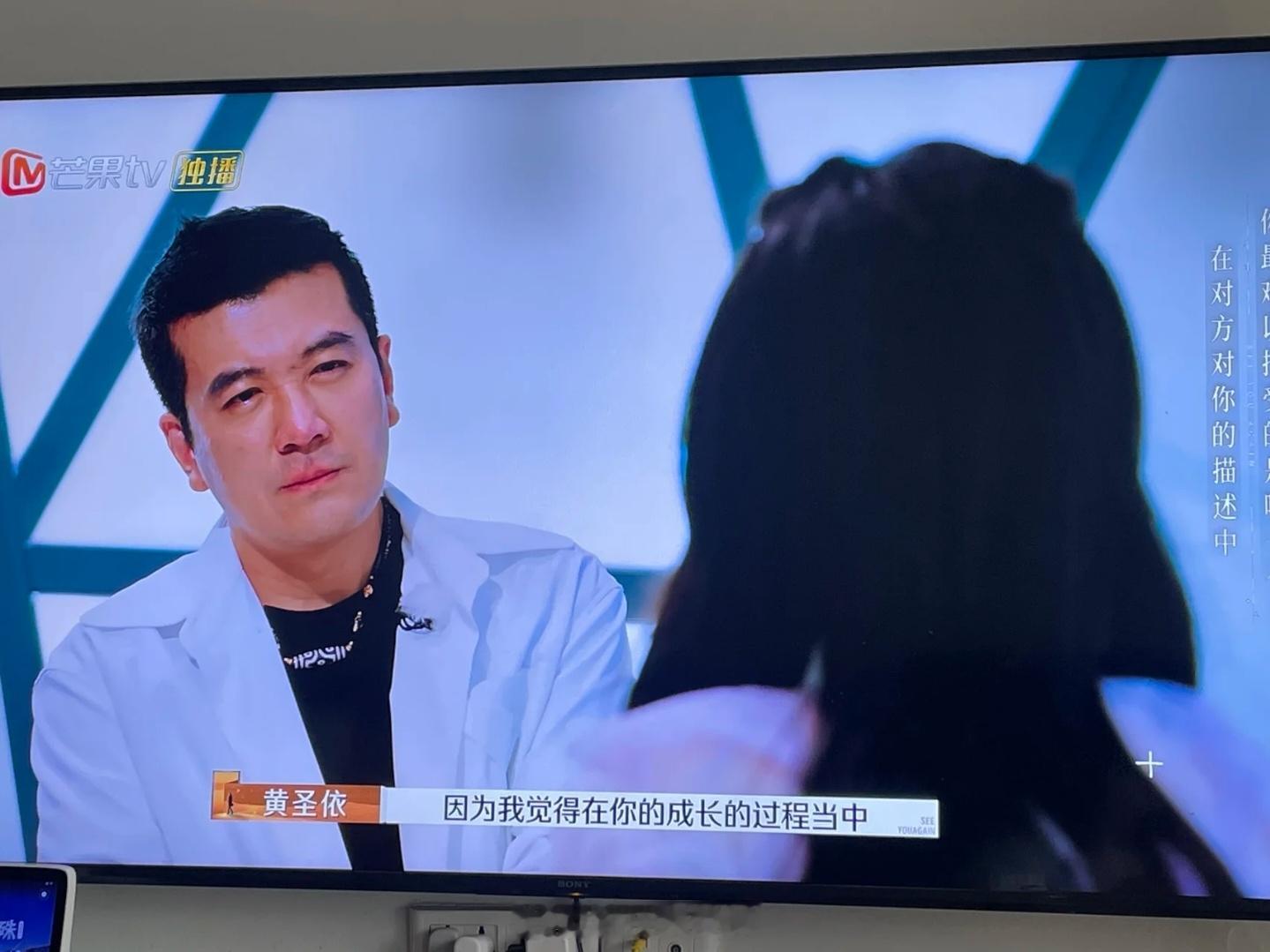 杨子崩溃大哭 杨子他是表演型人格吧，感觉眼泪都是硬挤出来的，像极了喝了假酒以后的