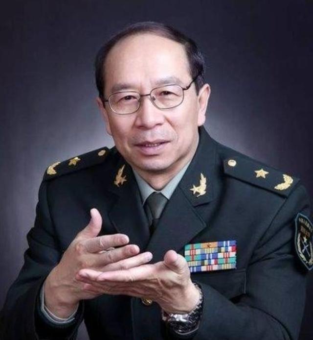 美国记者曾问金一南：＂如果把中国2000亿的三峡大坝炸了，中国会怎么办？＂金一南