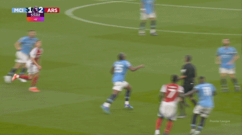 撞人+鸣哨后大脚踢飞球，规则上来说吃张黄牌也不奇怪…只能说特罗萨德有点上头，恰好