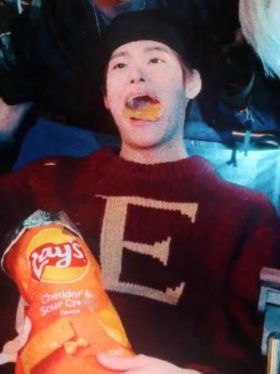 待会儿下班我要去买一堆薯片