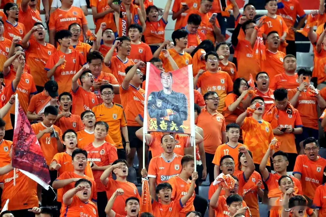 都说王大雷在点球大战中没起到作用，怎么能这样评价呢？只要王大雷站在门线上就是对对