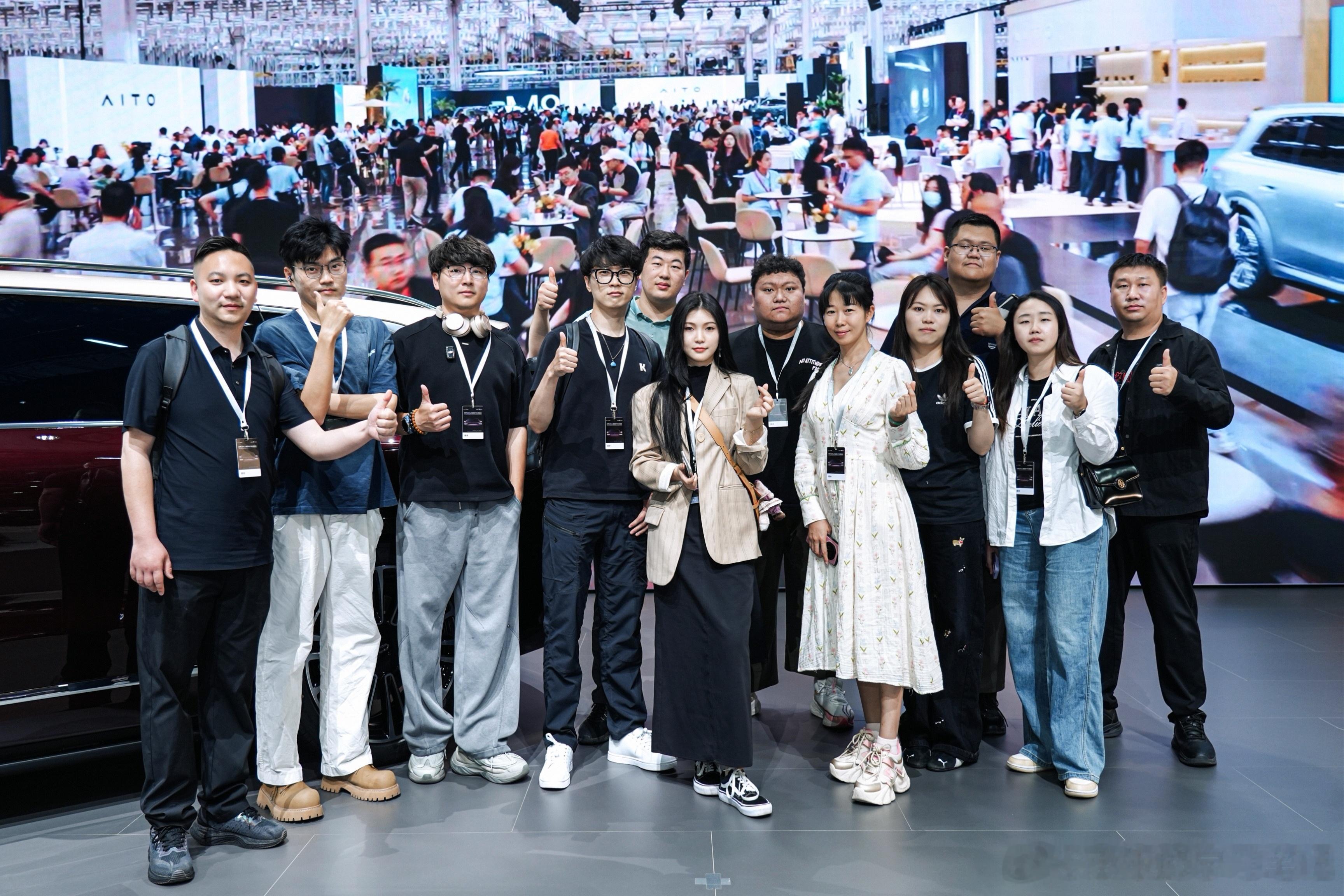早，已经回程，这次车展的亮点确实不多，累了[doge]2025上海车展 ​​​