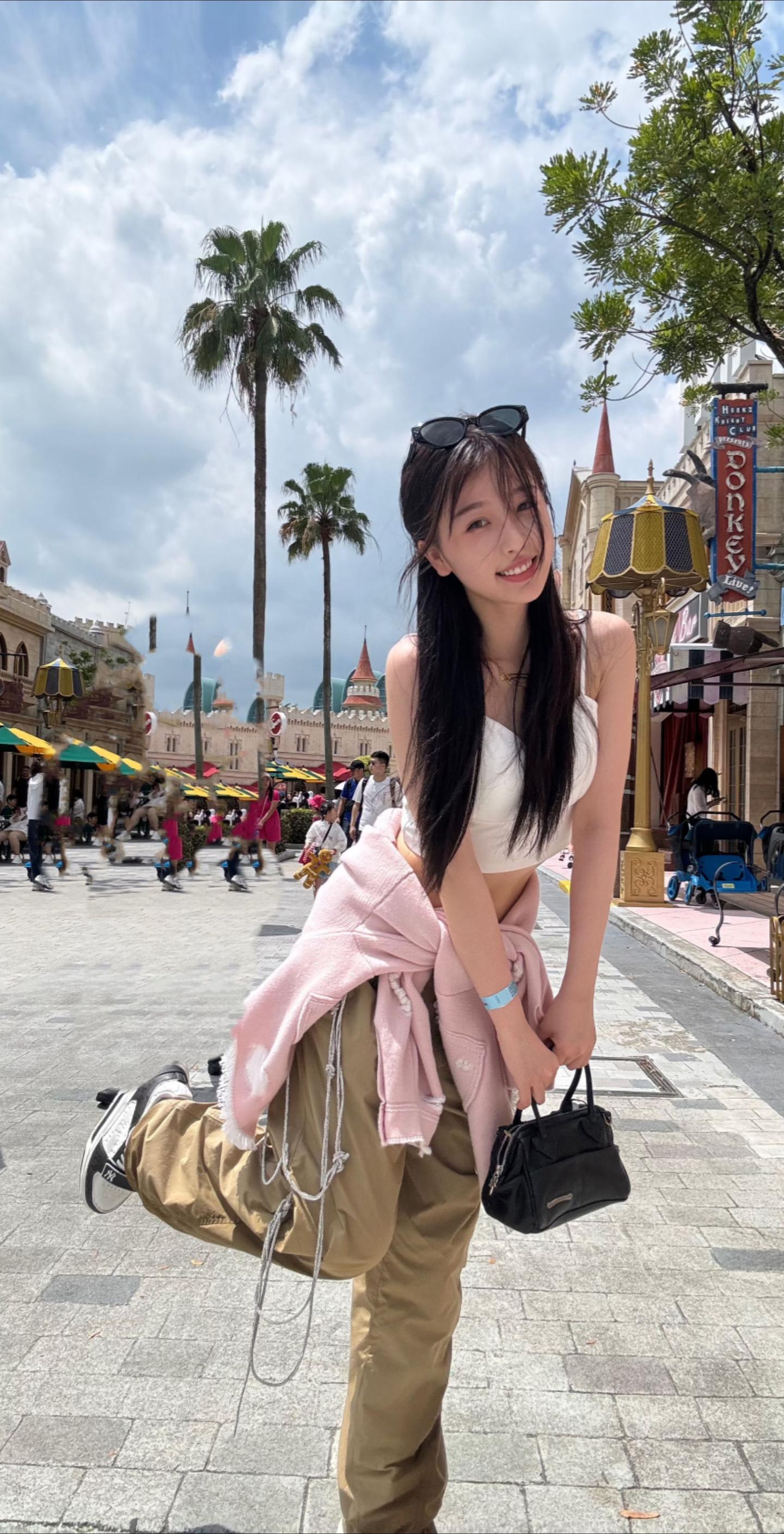 溢出屏幕的鲜活。