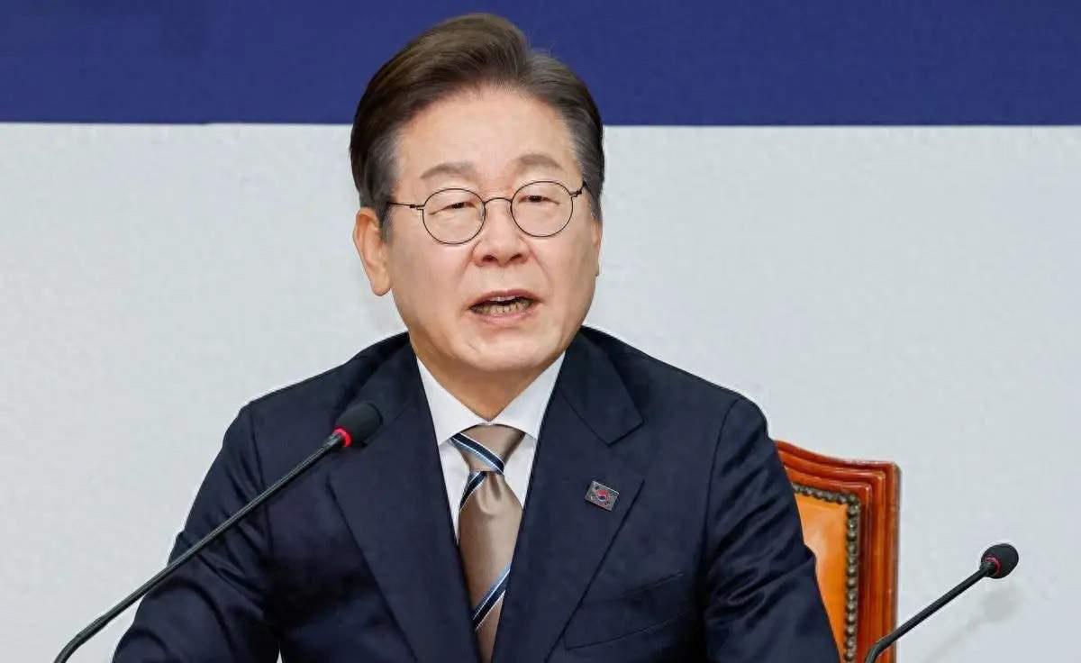 态度突然强硬！李在明登上延坪岛放话：绝不放任中方渔船越界捕捞。

6月24日，韩