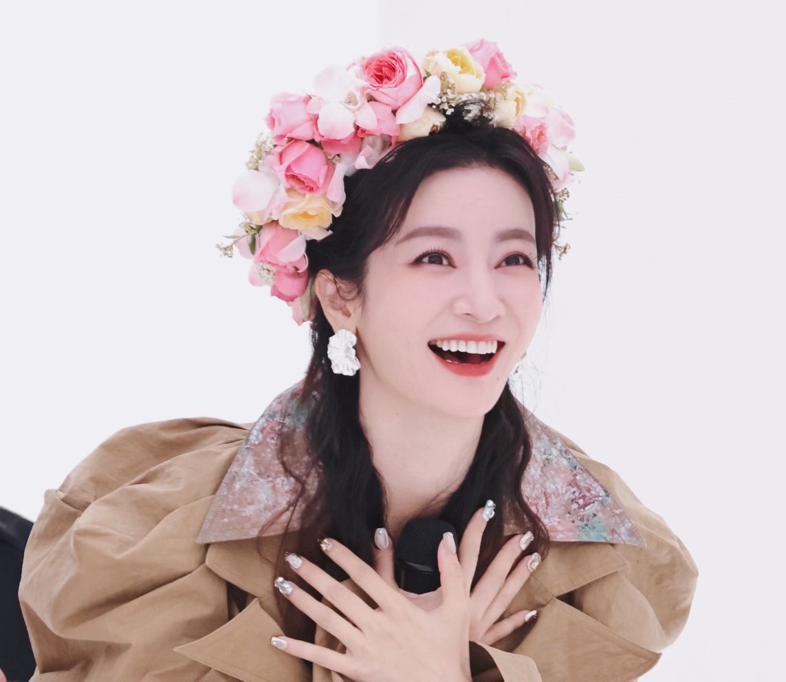 马吟吟李晟乘风团建张家界马吟吟和李晟综艺结束后张家界同台，两首合唱串联回忆，互动