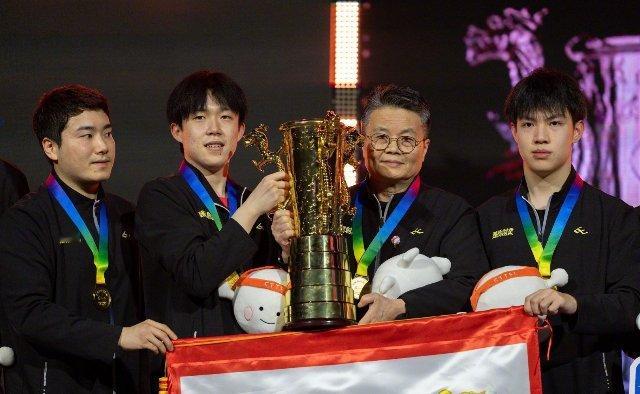 王楚钦非常开心去呐喊释放 别忘了今天10点的优时颜  