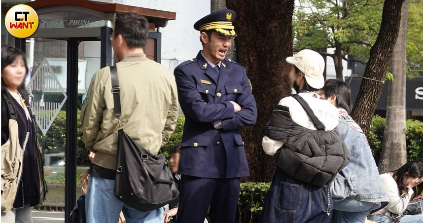 阮经天拍摄日本导演Sabu新片《阿兹海默警探》路透，对戏演员还有李沐。《阿兹海默