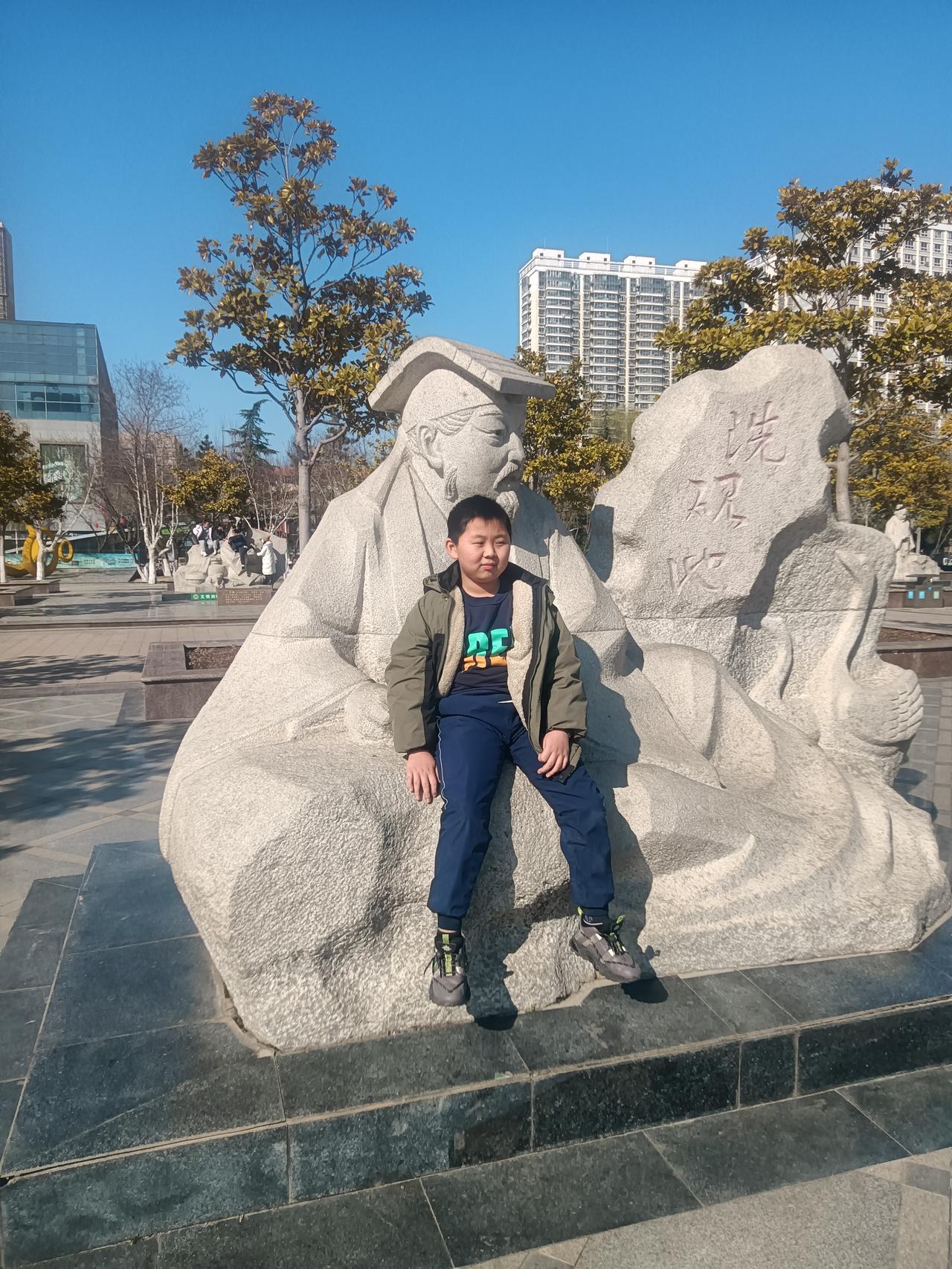 积善成德
藏头诗
文/李兴伟
积善待人皆称赞，
善心处世传百年。
成就人间一尊佛