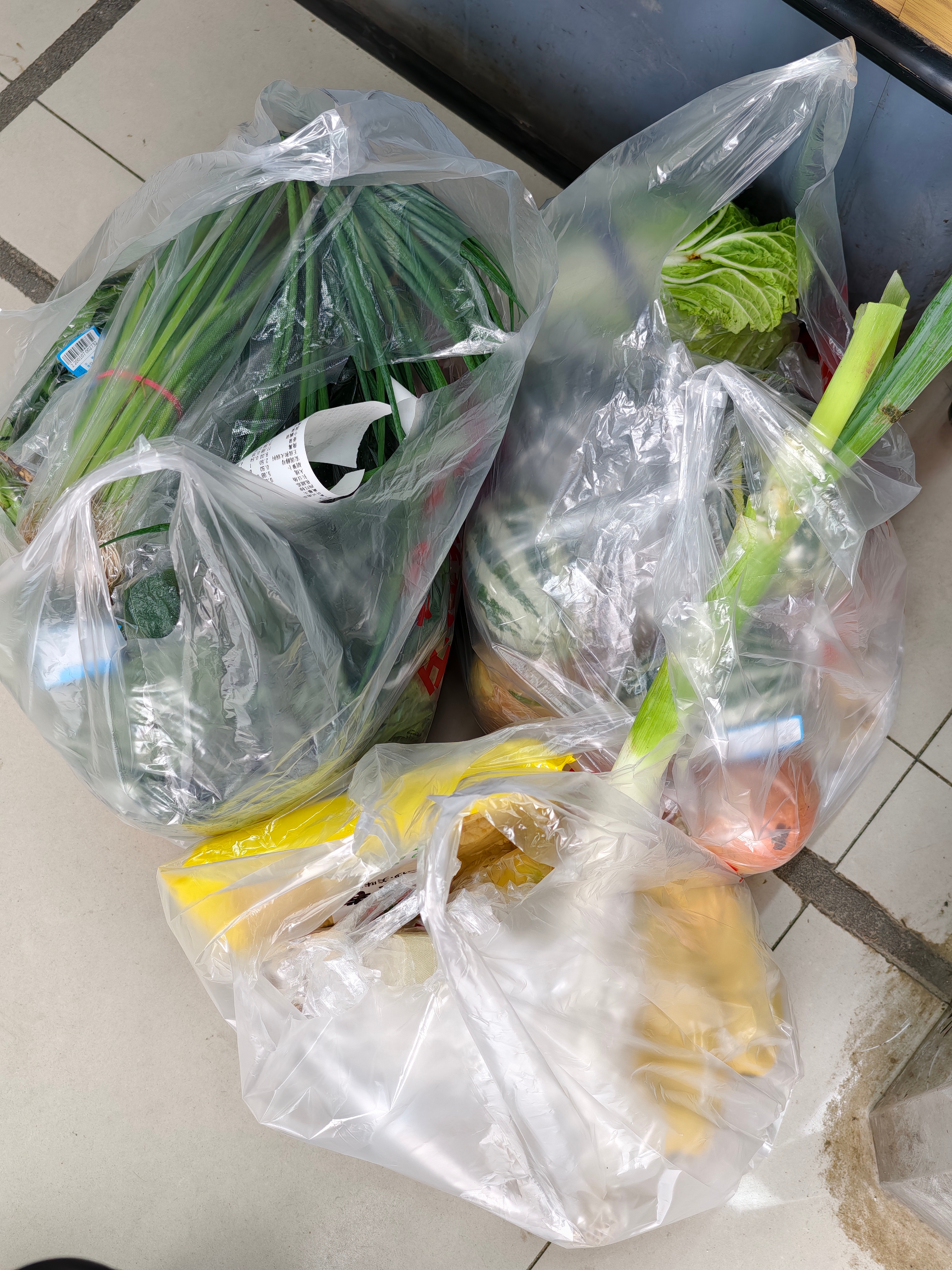天气太热了，一次多买点菜，接下来一段时间尽量少跑几趟[允悲] ​​​
