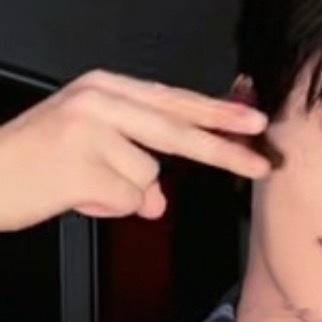 这么比✌🏻的 