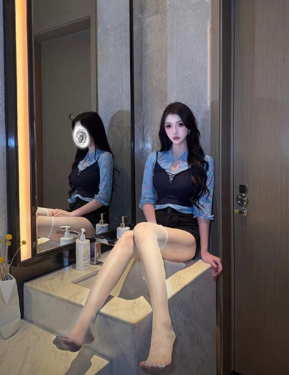 人生在世，别想太多
想多了累，想少了乐
日子慢慢过，别太执着
得到是福，失去是祸