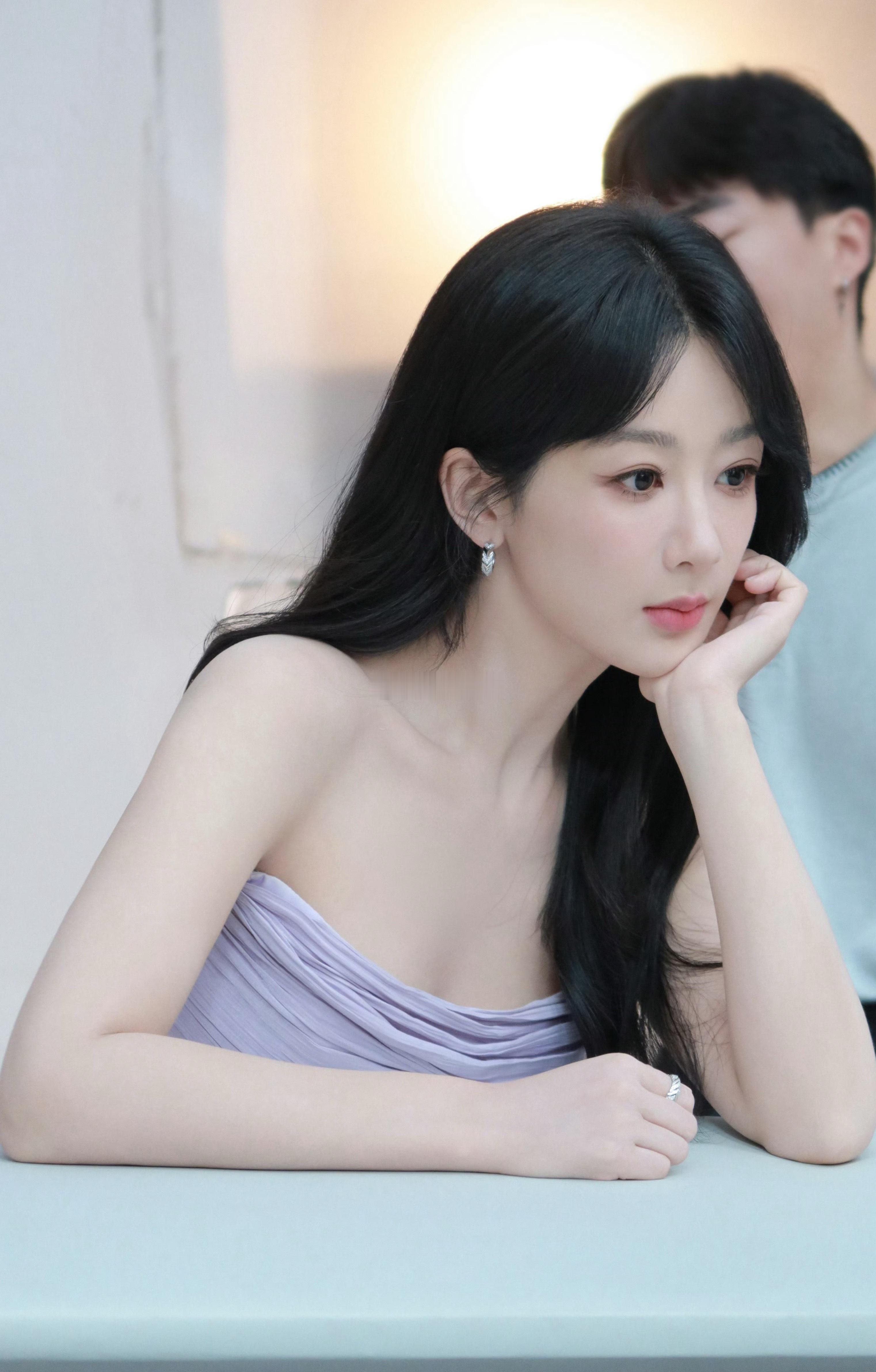 杨紫工作室营业这个月可以见到杨紫本体，暂别白菊了。 ​​​