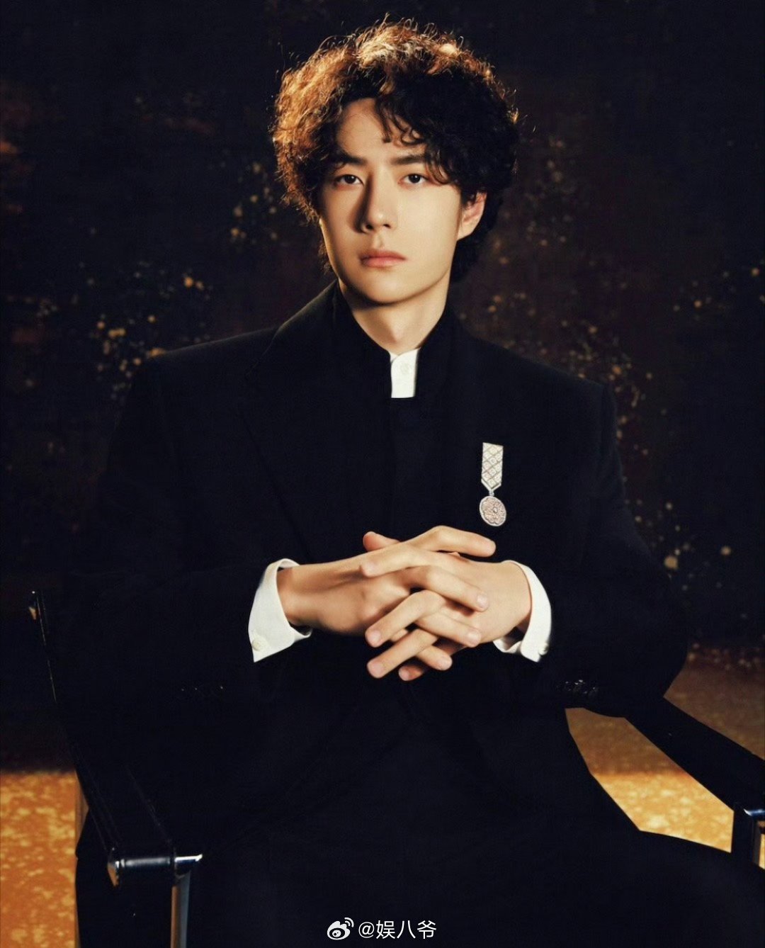 王一博 中山装每一次的红毯造型都别具一格 