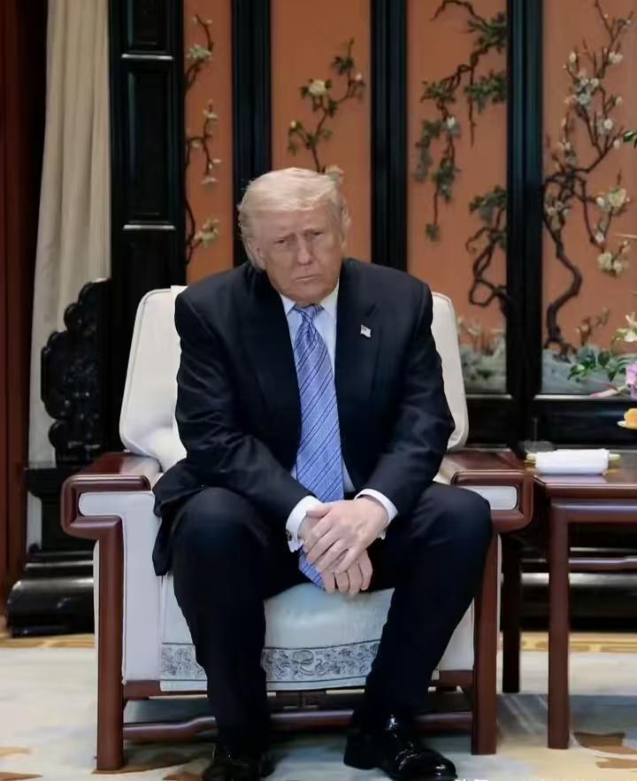 很多人都发现了，美国人进入礼仪之邦后，一个个都变得懂规矩，有礼貌了！一贯行事张扬
