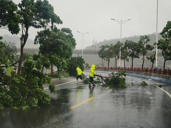 美莎克明明擦过沿海，为什么南宁贵港暴雨反倒破历史纪录？
 
随着台风美莎克慢慢挪