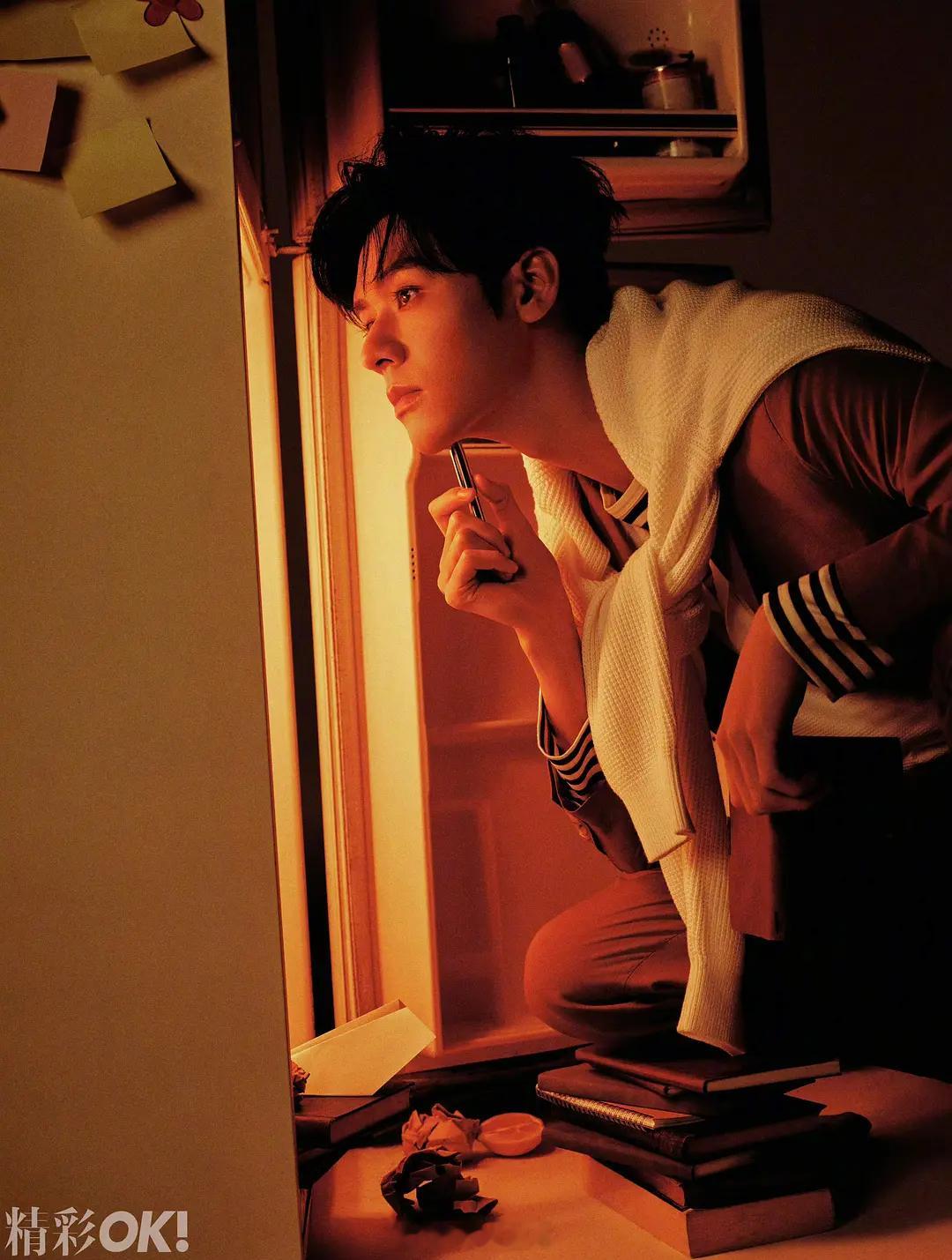 讲真龚俊精彩OK杂志封面拍出了黄金时代影星的风采。 