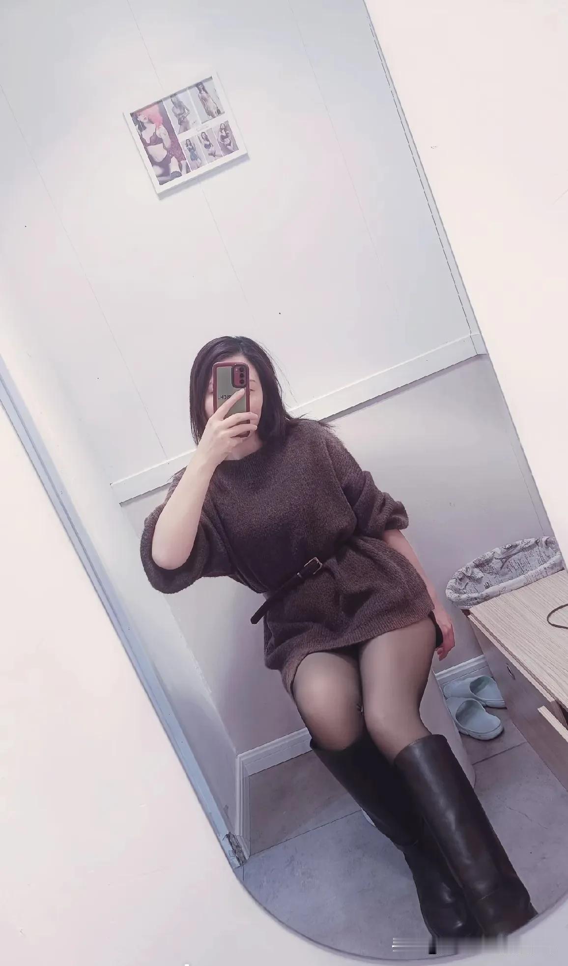 我说这次怎么这么绝情，原来是有新的人出现了。想想真是讽刺啊，我一直还在自己身上找