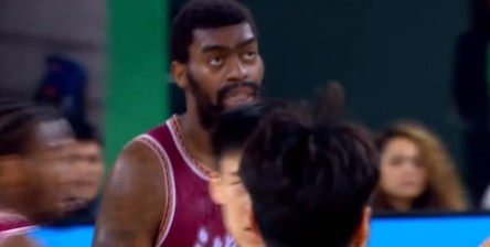 统治禁区！达卡里·约翰逊半场8中6砍下13分13板4助1帽 6前场板