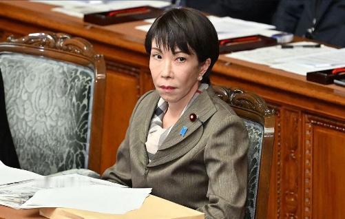 脸丢大了！狂抱特朗普大腿的日本惨遭背刺，美反手敲定高额关税收割盟友，昔日同盟全是